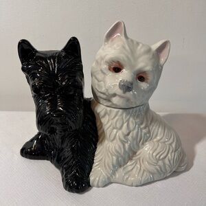 Vintage collectible Black & White Scotch Whisky decanter Scottish Terriers